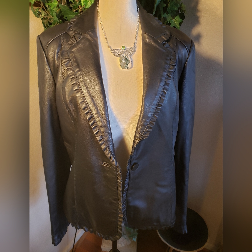 Exquisite Leather Jacket - image 2
